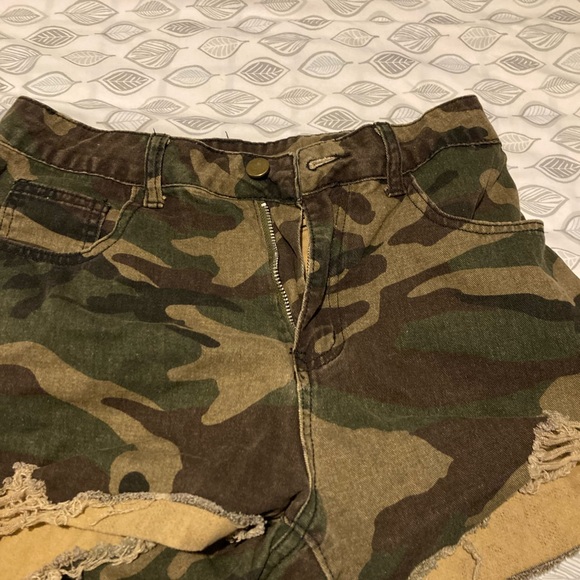 SHEIN - Medium - Camo green - Picture 1 of 2